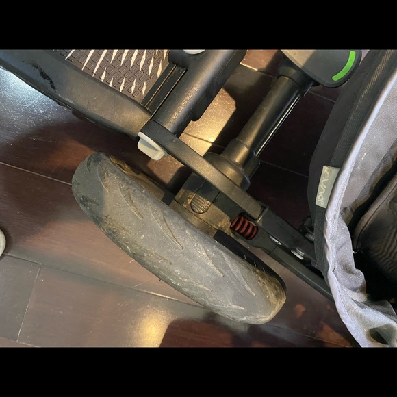 Nuna Mixx Stroller with toddler seat and kickstand - Picture 7 of 8